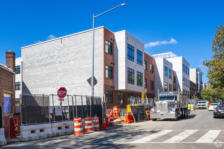 2400 Ontario Rd NW - Ontario Place