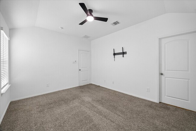 Building Photo - 16691 Lonely Pines Dr