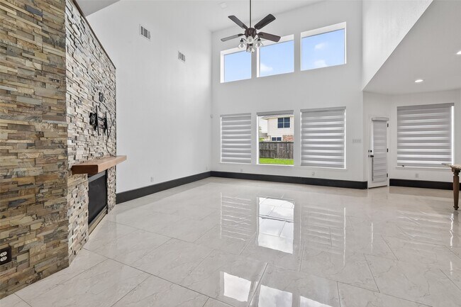 Building Photo - 1311 Rene Ct