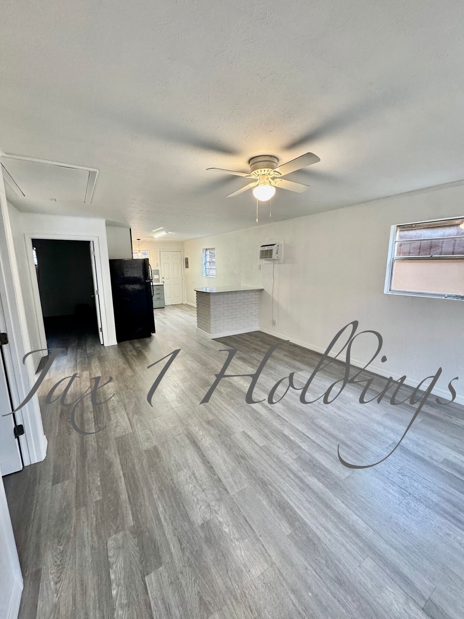 Family Room - 5674 Akra Ave