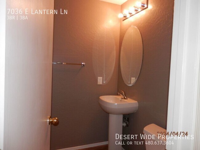 Building Photo - 7036 E Lantern Lane East
