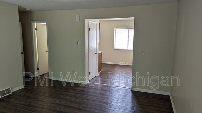 Building Photo - 6071 In the Pines Dr SE