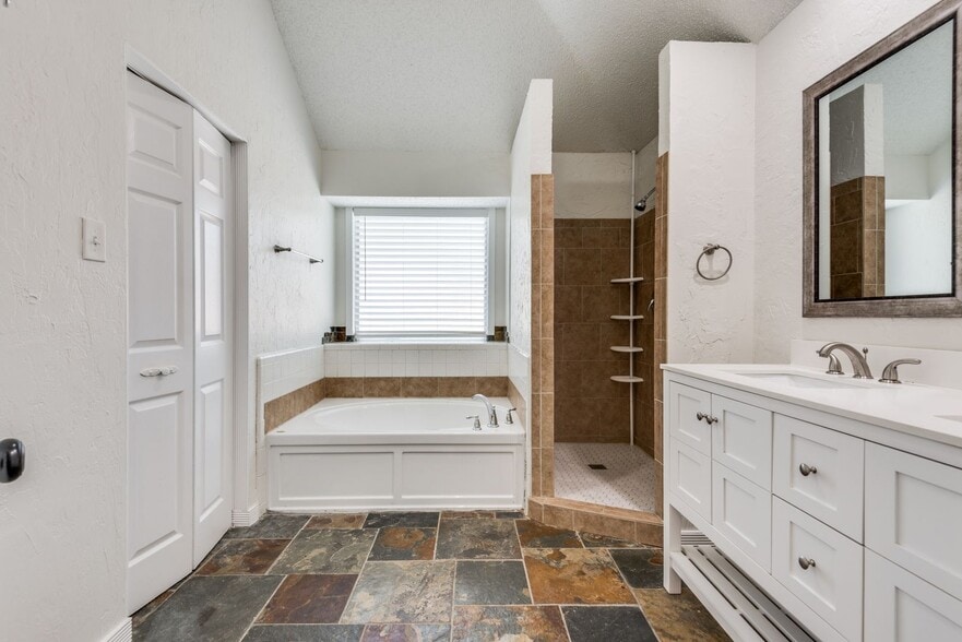 Building Photo - 1108 Bay Shore St