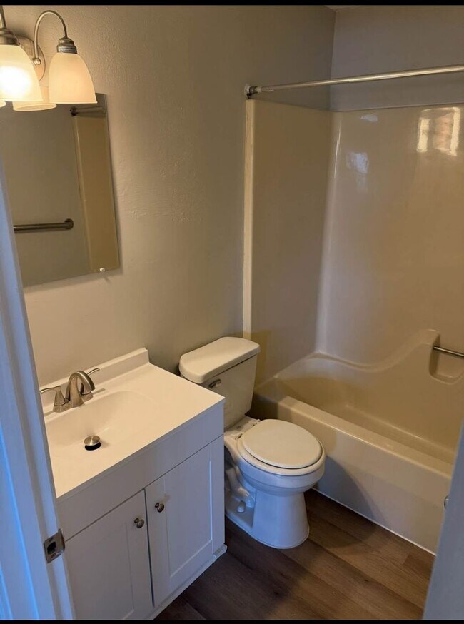 Building Photo - 807 Washington Ave