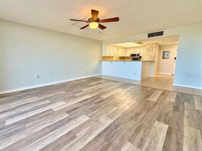 Building Photo - 500 Treasure Island Causeway