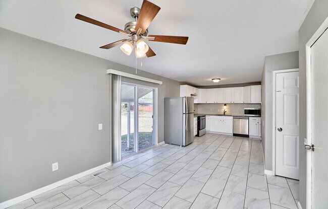 Building Photo - 2365 N Pointe Ln