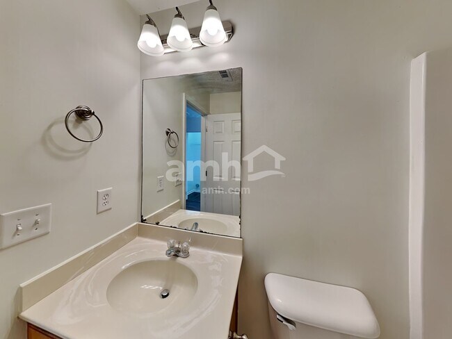 Building Photo - 330 Meadows Ln