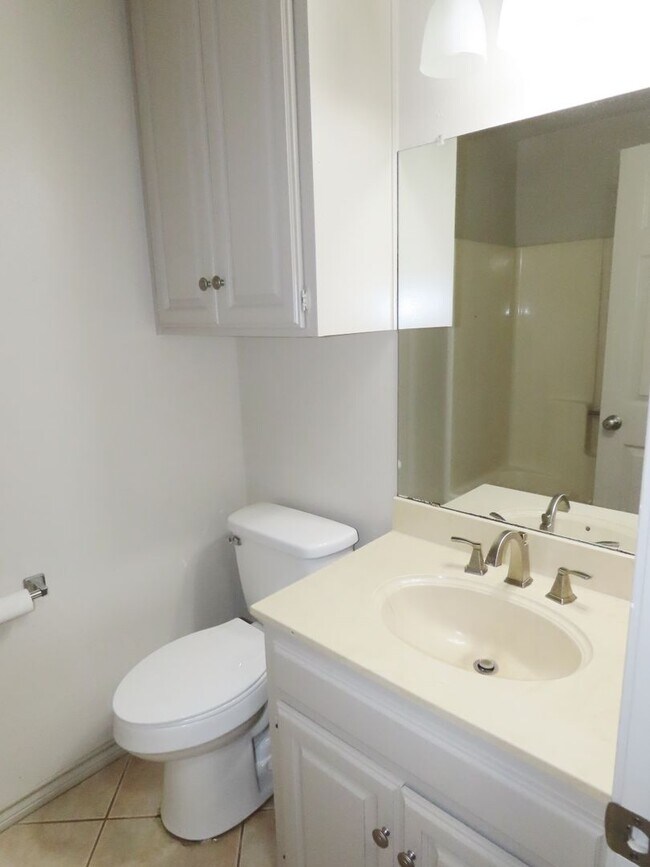 Building Photo - Whitehouse ISD! Beautifully Updated 3 Bedr...