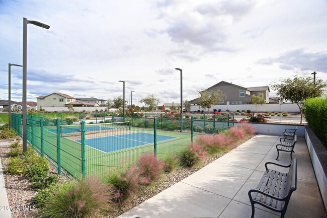 Building Photo - 815 W Finch Dr