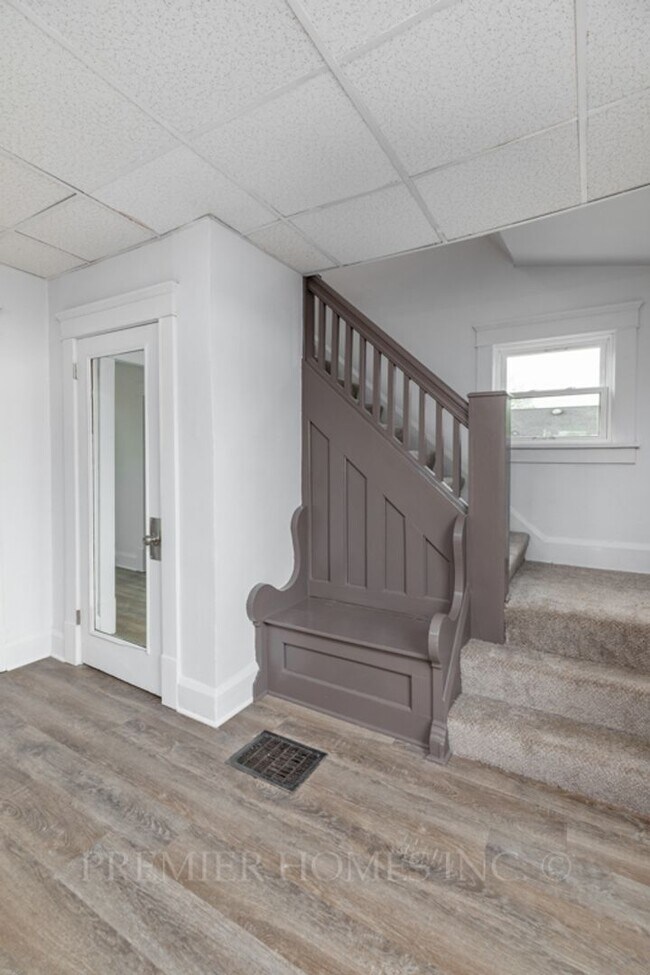 Building Photo - 3 Bedroom Home with Large Front Porch – $1,495/mo