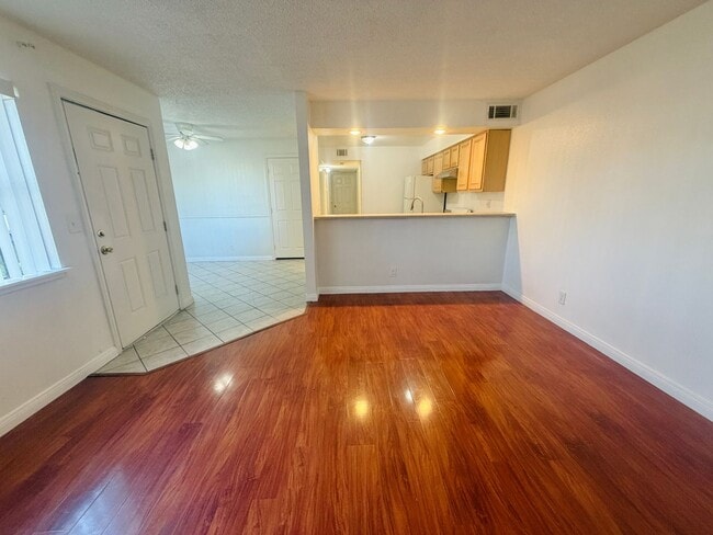 Building Photo - Super central 2 bedroom condo with tile & laminate flooring and in unit laundry! Home is very con...