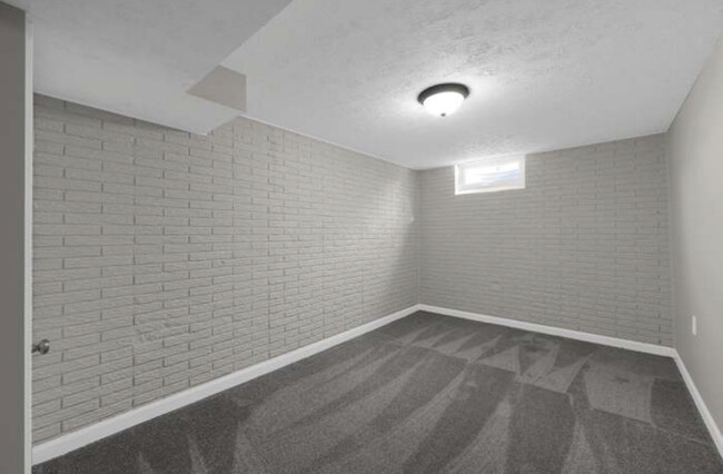 Building Photo - 2194 Rotunda Dr