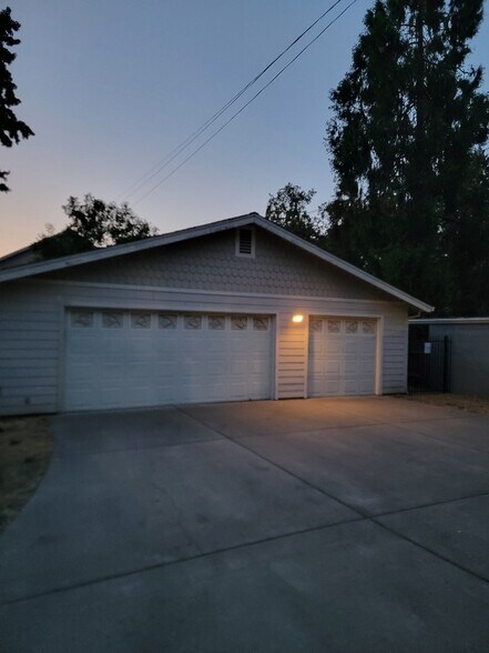 Detached 3-Car Garage w/Lots of Parking! - 525 W 1st Ave