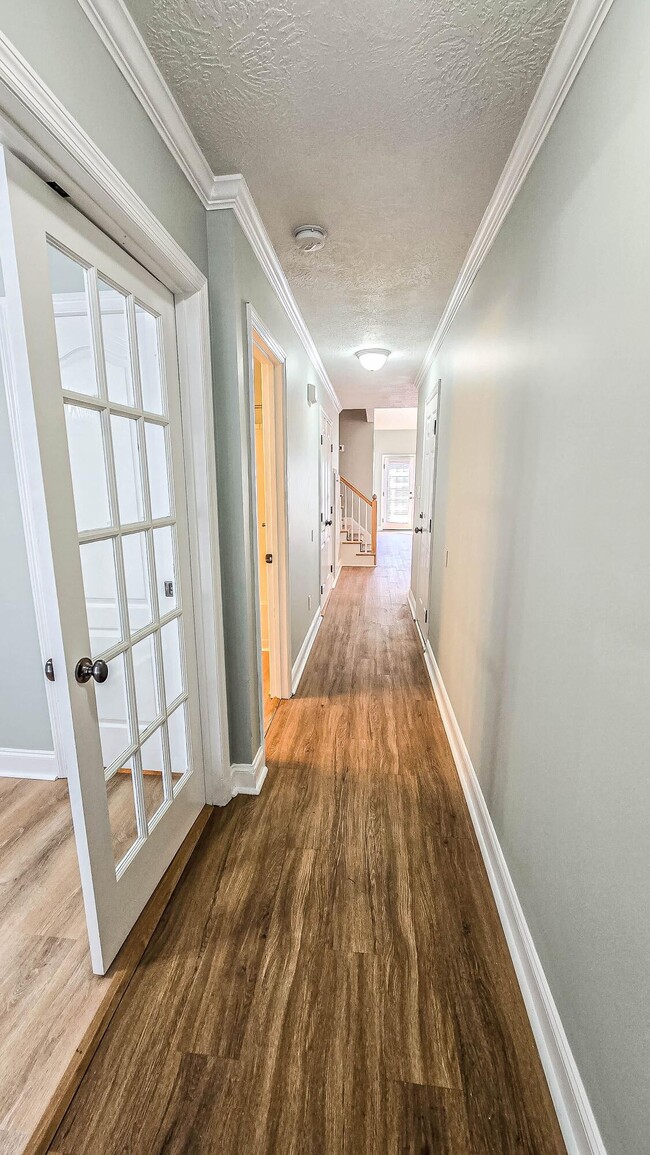 Building Photo - 831 Landing Dr