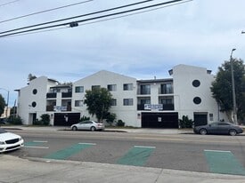 Building Photo - 808 W Anaheim St