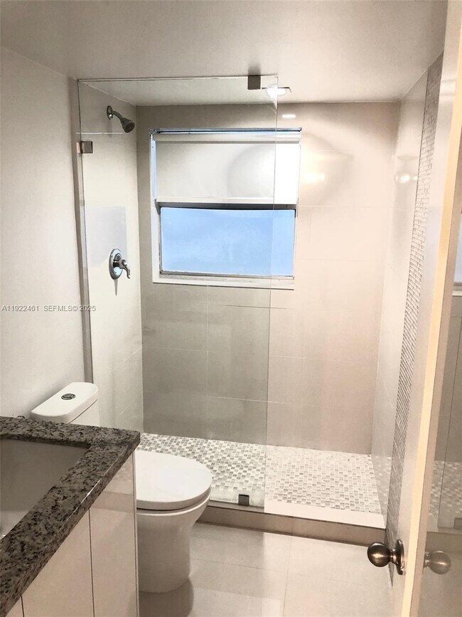 Building Photo - 1881 Washington Ave