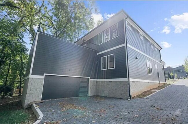 Building Photo - 2323 Carter Ave