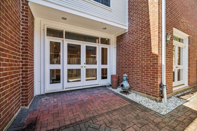 Building Photo - 2732 Mid Ln