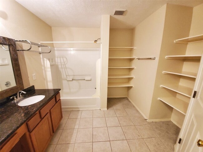 Building Photo - 18203 Afton Hollow Ln