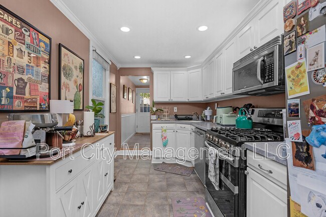 Building Photo - 232 S Castle St