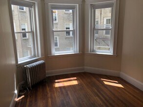 Building Photo - 9/1 No Fee! Spacious Studio in Fenway/Kenmore!