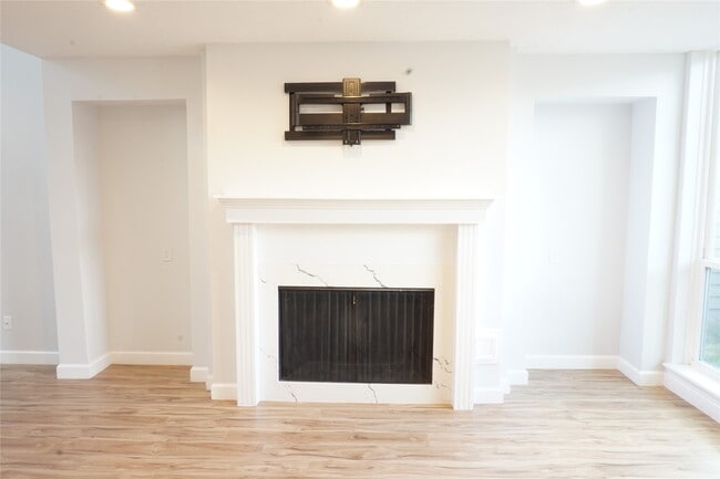 Building Photo - 4006 Breakwood Dr