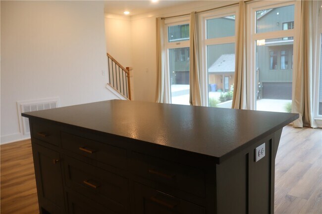 Building Photo - 2085 E Roe Ter