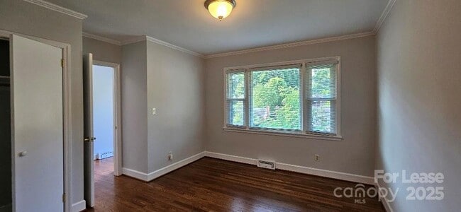 Building Photo - 513 Webster Pl