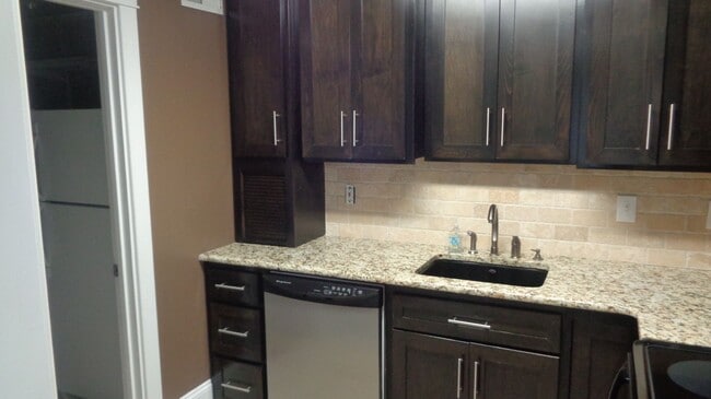 Building Photo - Spacious~Charming~Dilworth! 3800 SF 4 Beds 3.5 Baths