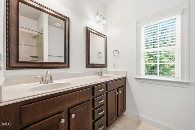 Building Photo - Lease OR Lease to Own