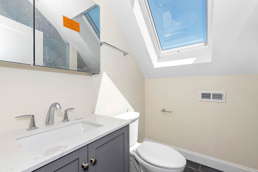 Building Photo - 72 Stanley Ave