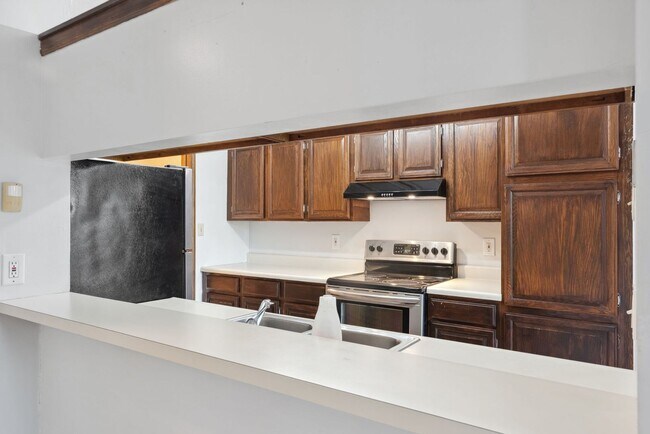 Building Photo - COMING SOON - Spacious 2-Bed, 3.5-Bath Townhouse with Stunning Lake Views