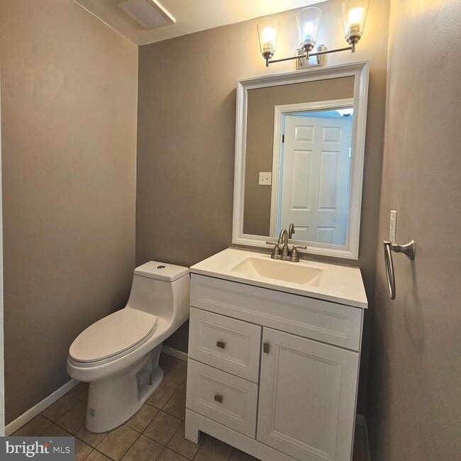 Building Photo - 5302 Harbor Ct Dr