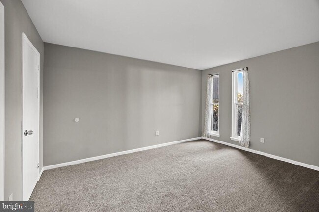 Building Photo - 25 S Church Rd