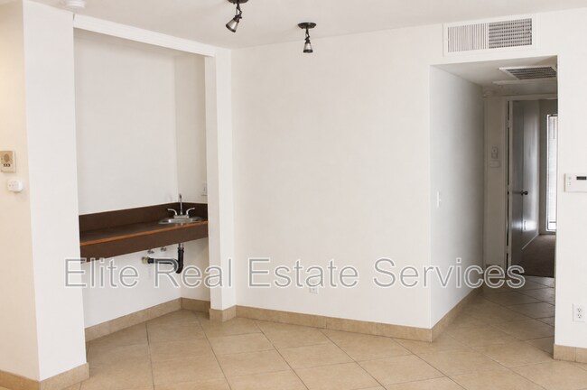 Building Photo - 6757 Friars Rd