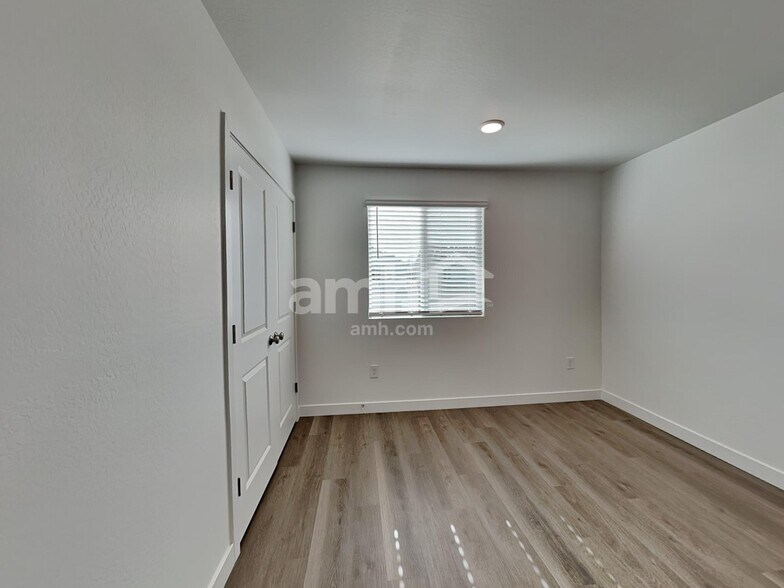 Building Photo - 12524 W Flynn Ln