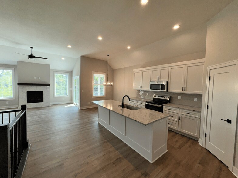 Building Photo - 1439 SW Winthrop Dr