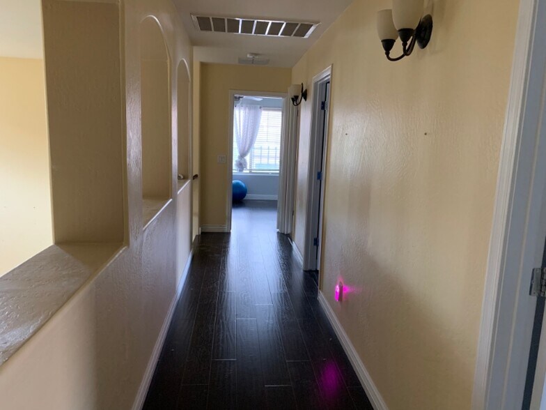 Building Photo - 2493 E Bridgeport Pkwy