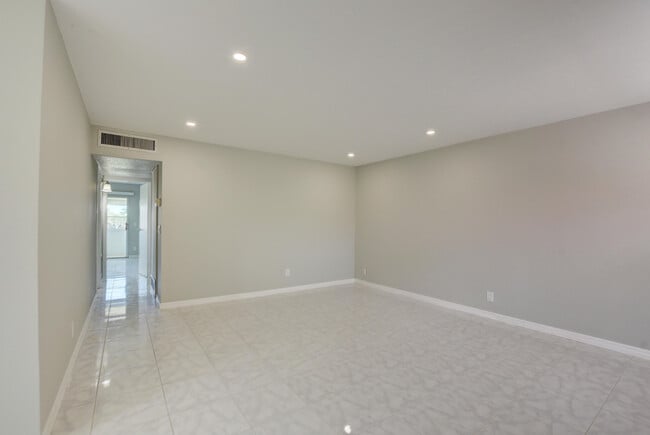 Building Photo - 193 Tuscany C