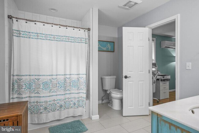 Building Photo - 6032 Melbourne Ave