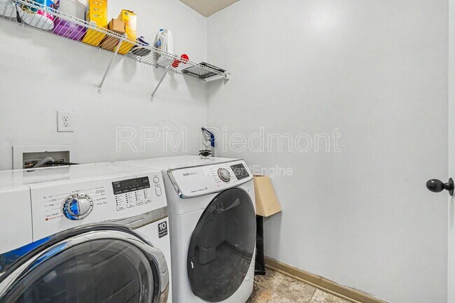 Building Photo - 2909 Estate View Ct