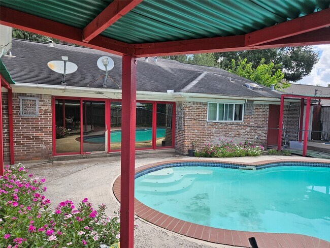 Building Photo - 9231 Stroud Dr