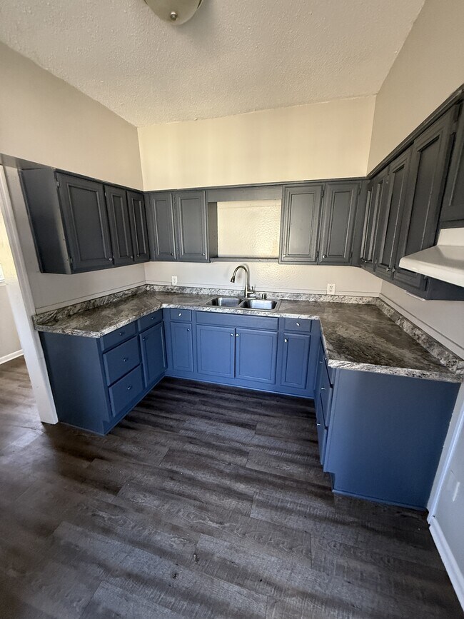 Building Photo - 605 80th St S