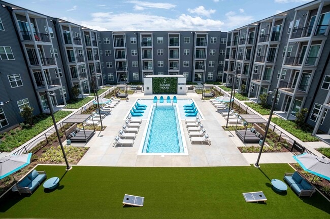 Pool Area - Palmer House Apartments