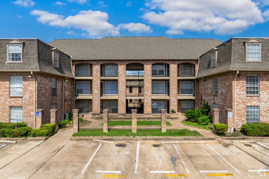 Primary Photo - Sterling Point