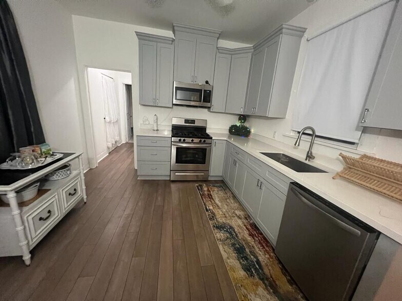 Building Photo - 2844 Hiawatha St