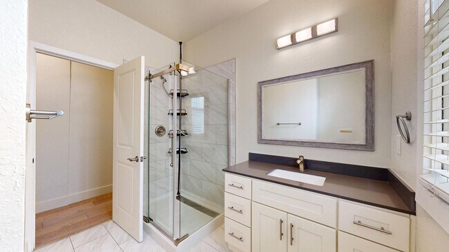 Building Photo - 644A Natoma St