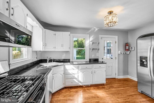 Building Photo - 8230 Gregory Dr