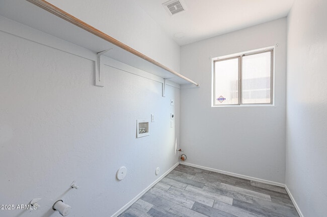 Building Photo - 4432 E Anderson Dr