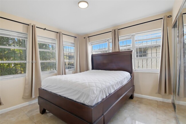 Building Photo - 3380 NW 14th St